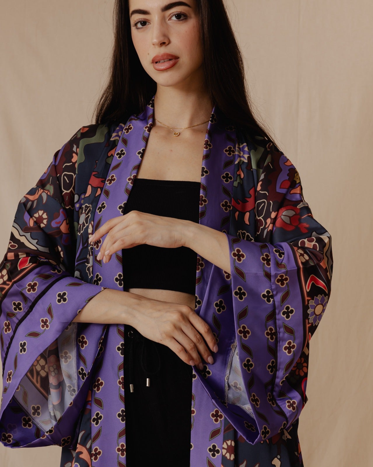 Kimono de cetim Azadeh em azul-petróleo