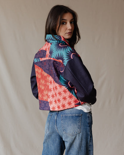 Veste courte à imprimé éclectique