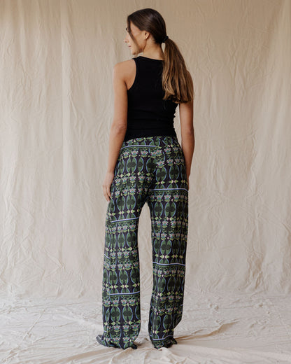 Vibraciones Indias con Pantalones Verdes