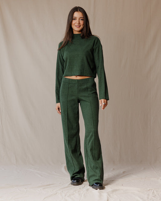 Conjunto relajado de cachemira verde oliva