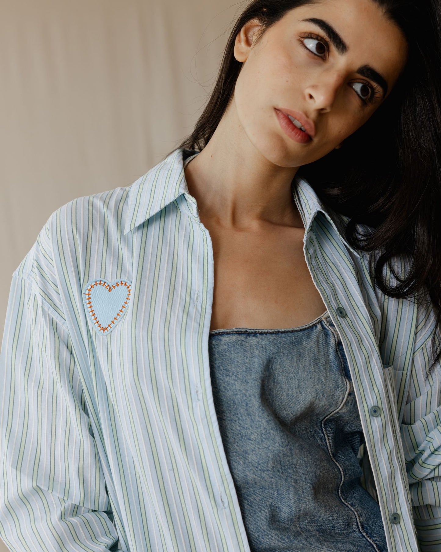 Camiseta Sage con Rayas y Corazones