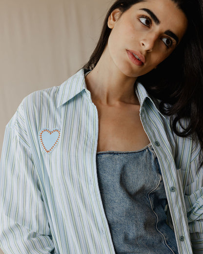 Camiseta Sage con Rayas y Corazones