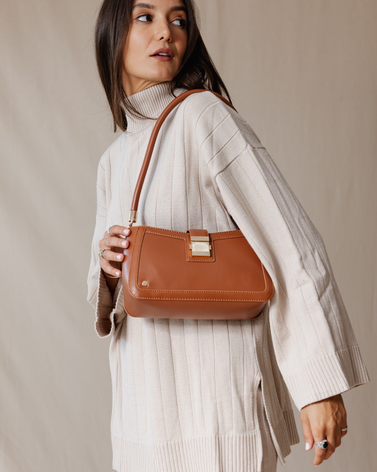 Bolso de hombro Luna en color habano