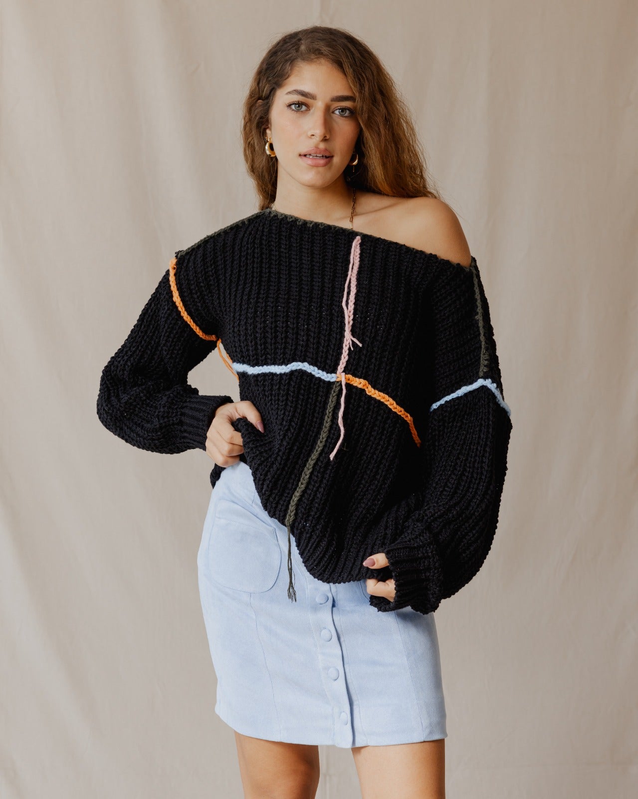 Maglione sciolto fatto a mano nero