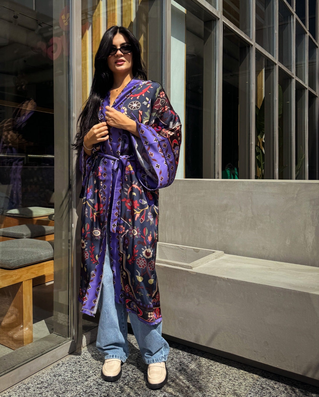 Kimono de cetim Azadeh em azul-petróleo