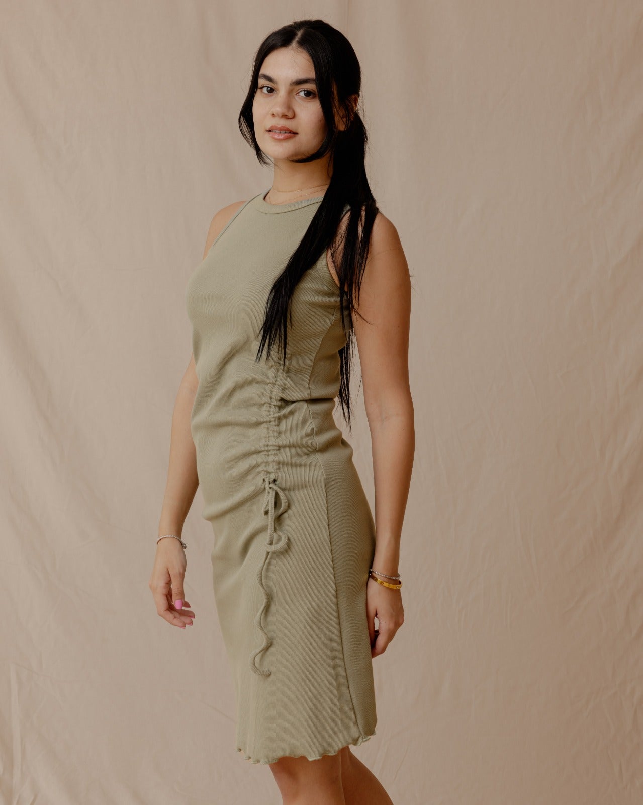 Abito aderente con coulisse oliva