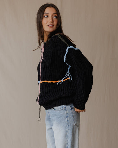 Maglione sciolto fatto a mano nero