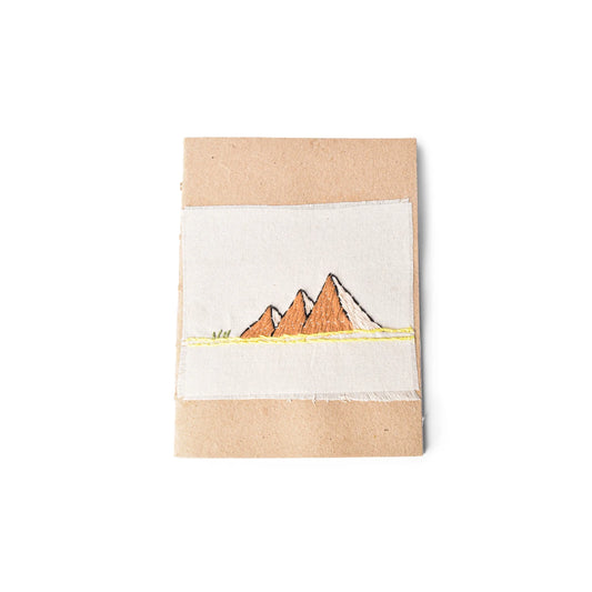 Cuaderno con Pirámides Bordadas