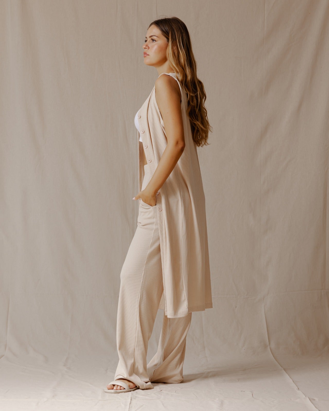 Conjunto sin mangas con botones Beige