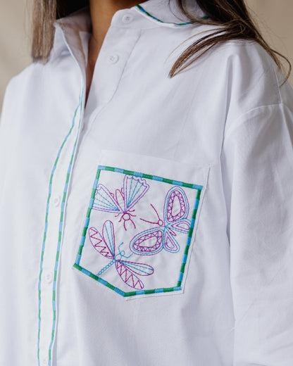 Camisa bordada con rayas y alas