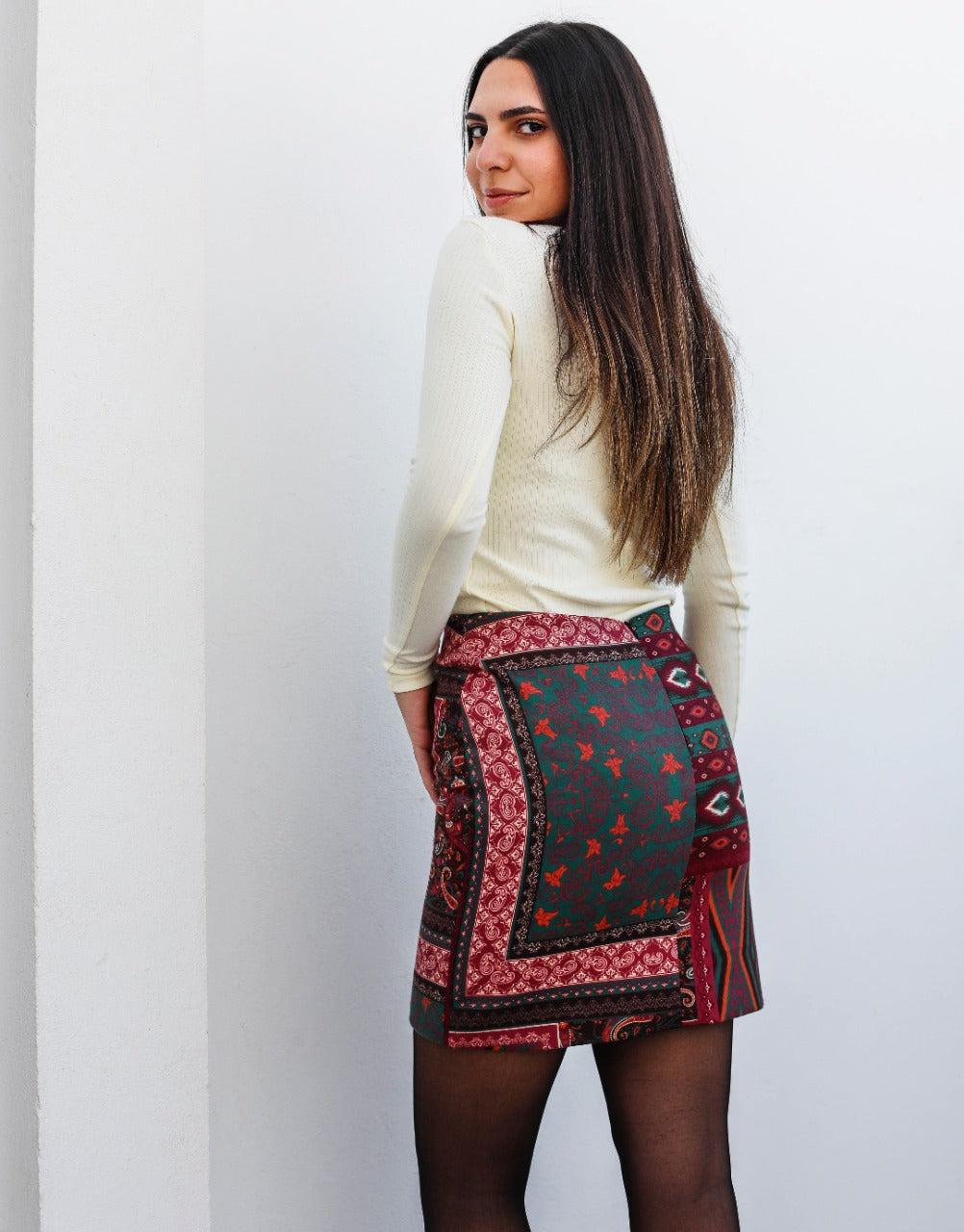 La falda de cachemira en color burdeos