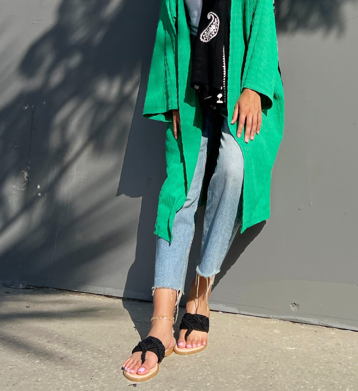 Sandalias negras con punta de macramé