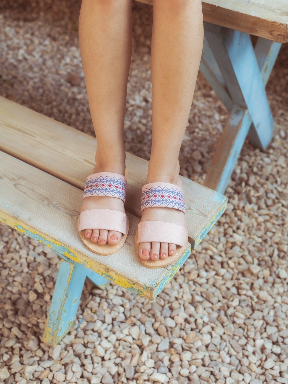 Sandalias bohemias rosas de dos tiras