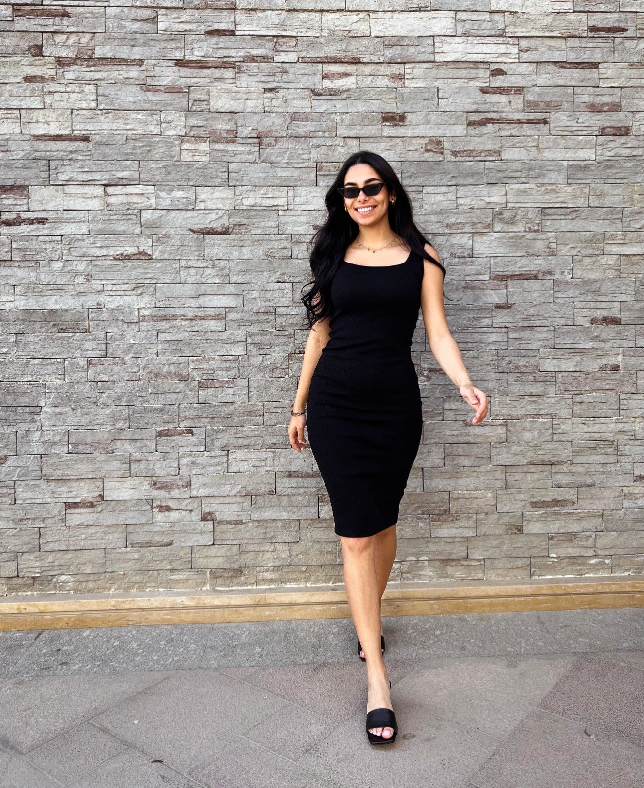 Vestido minimalista de canalé negro