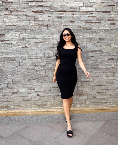 Vestido minimalista de canalé negro