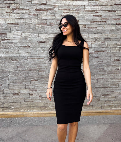 Vestido minimalista de canalé negro