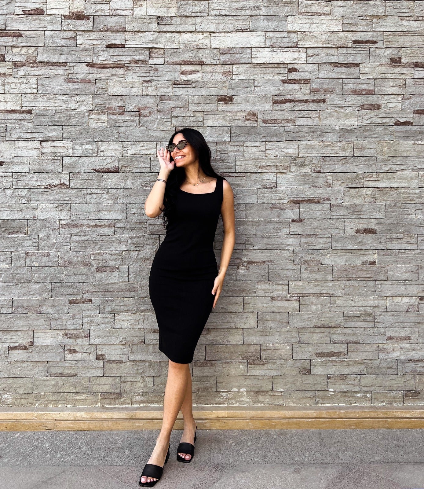 Vestido minimalista de canalé negro